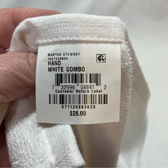 NEW HOLIDAY BATHROOM TOWELS RED GLASS SOAP DISPENSER POINSETTIAS IN BOX - Picture 3 of 6